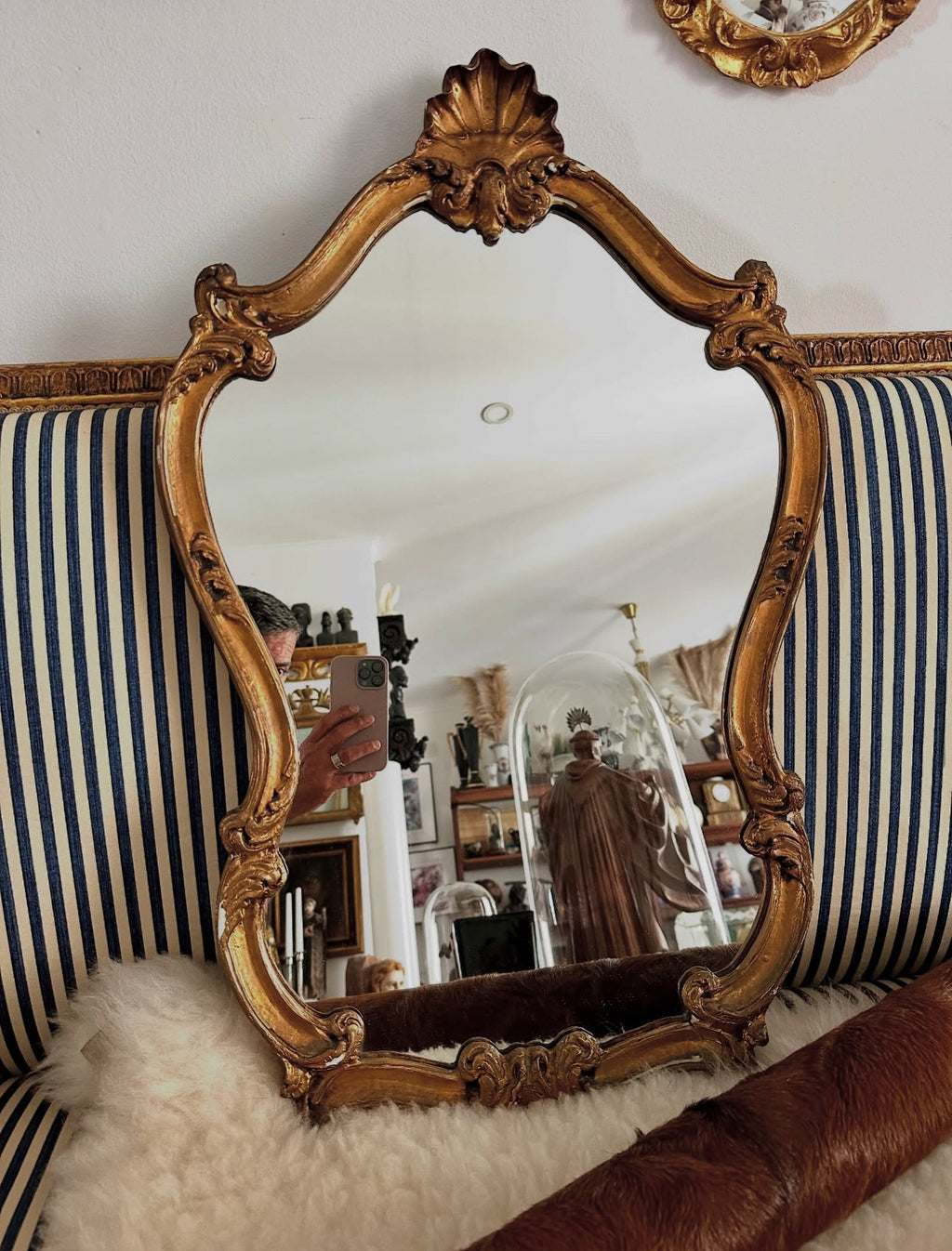 Espelho estilo Luis XV em madeira dourada