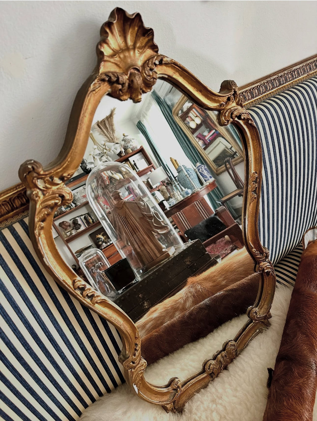 Espelho estilo Luis XV em madeira dourada
