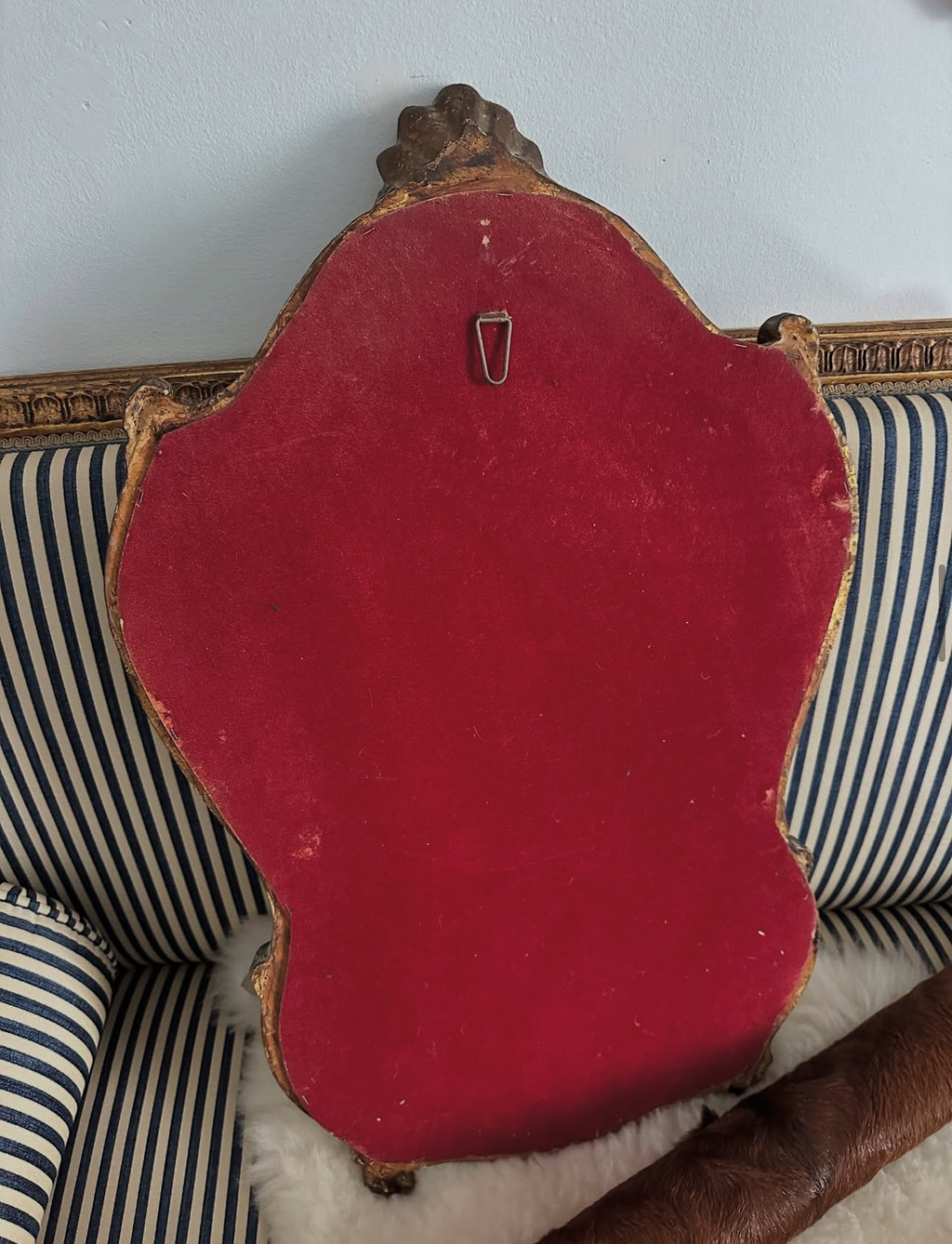 Espelho estilo Luis XV em madeira dourada