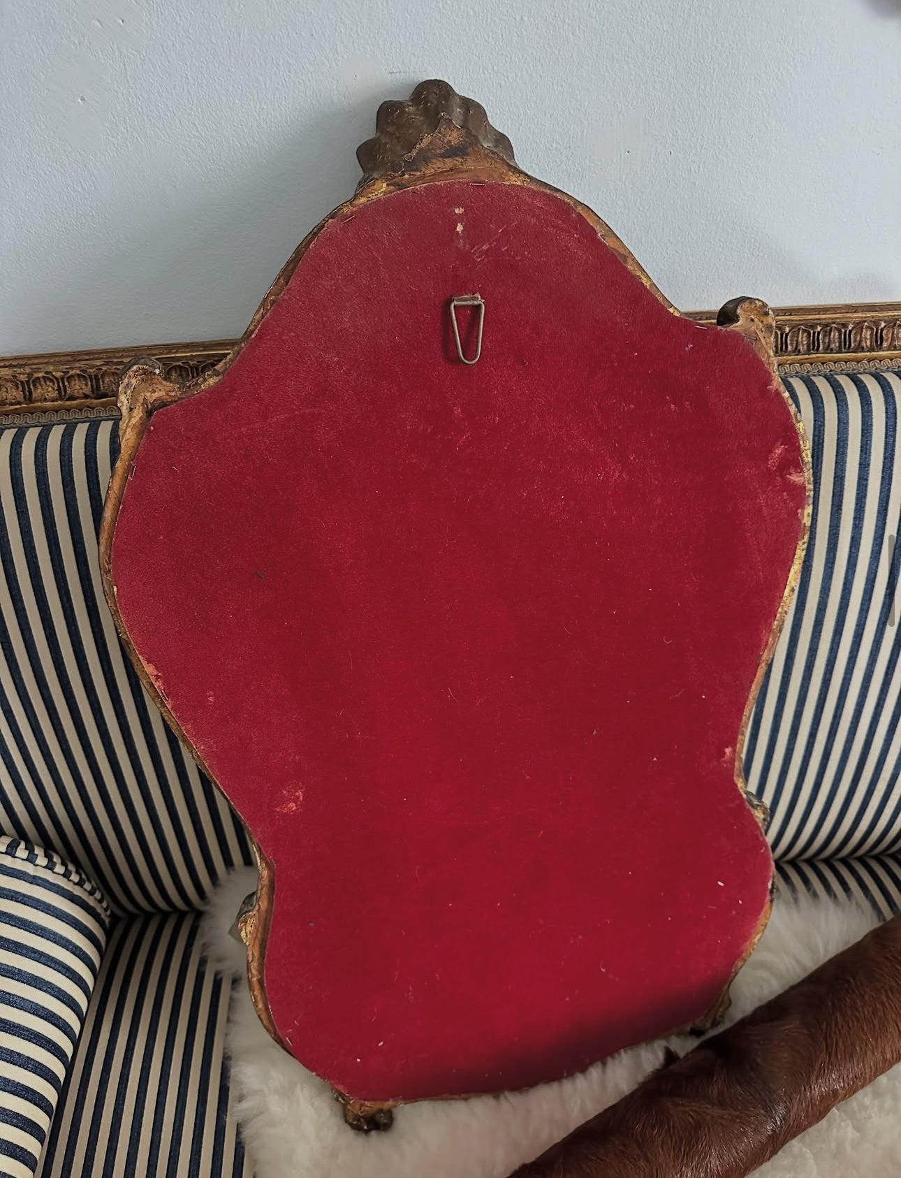 Espelho estilo Luis XV em madeira dourada