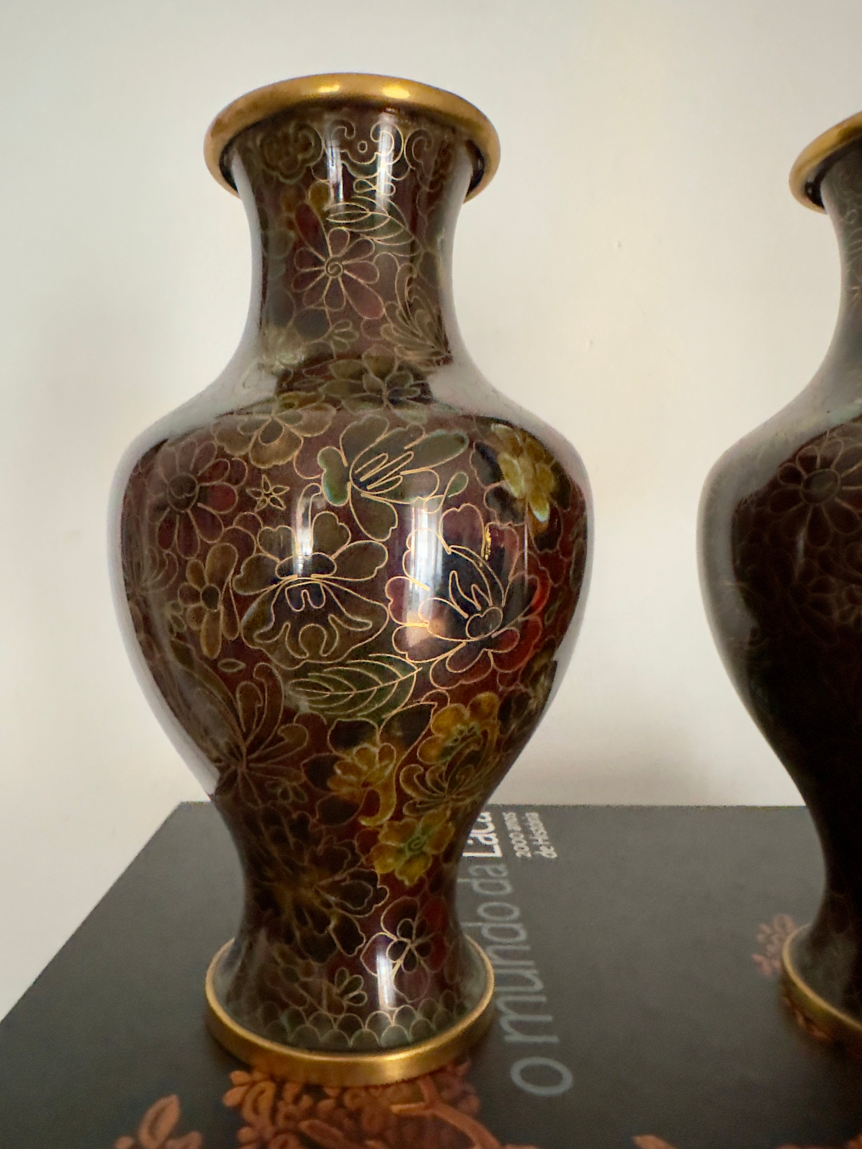 Jarras em metal cloisonné