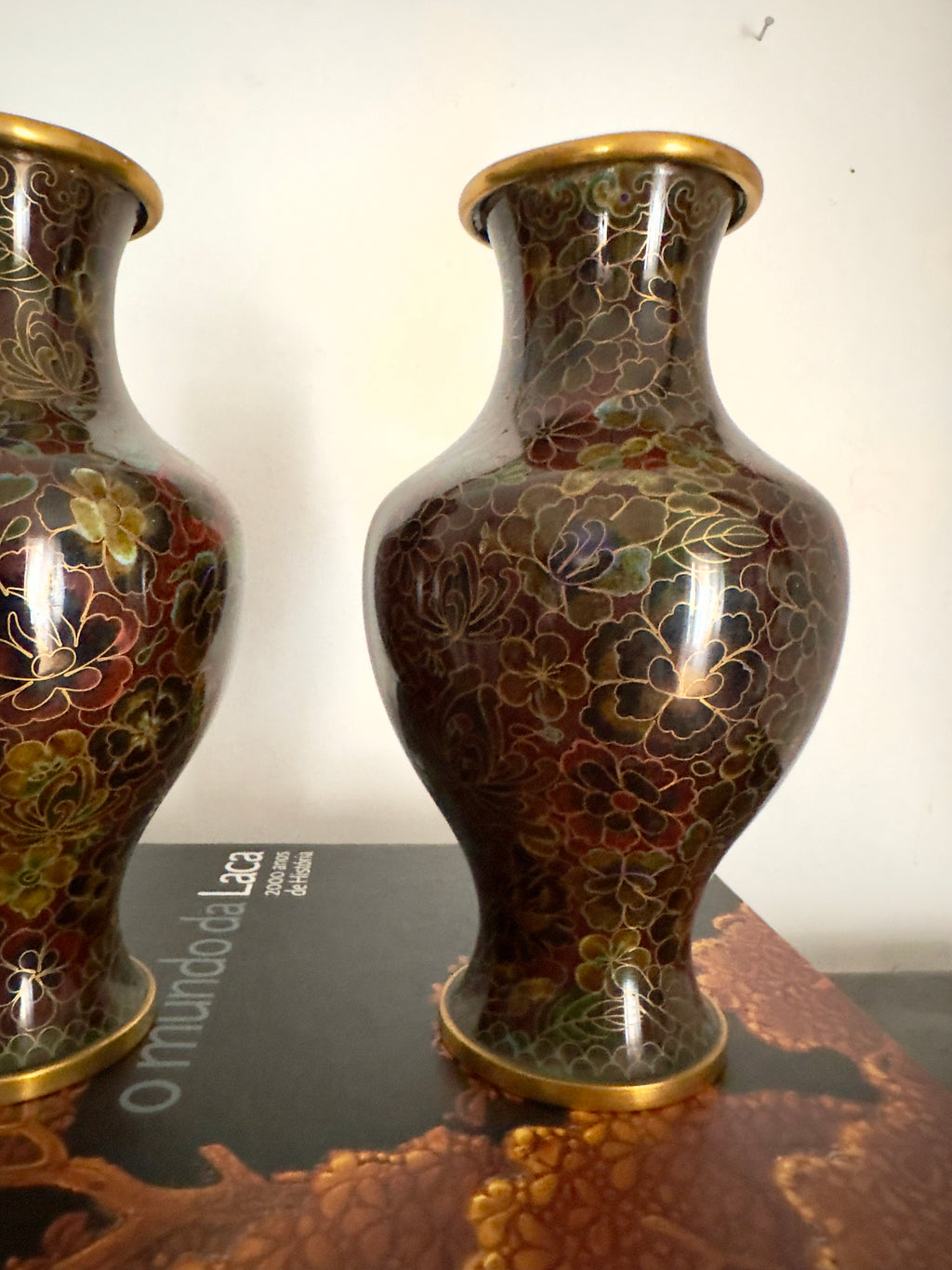 Jarras em metal cloisonné