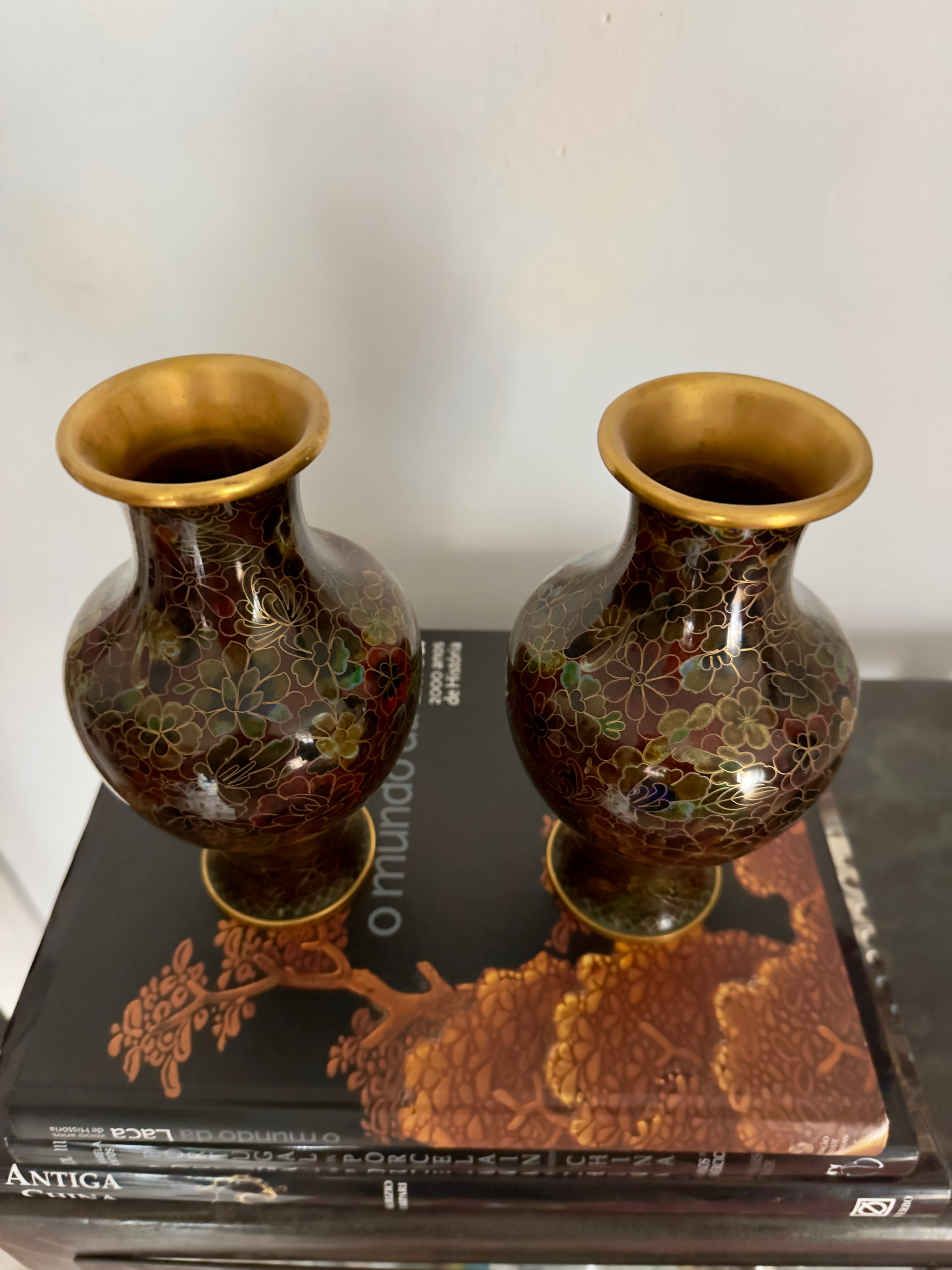 Jarras em metal cloisonné