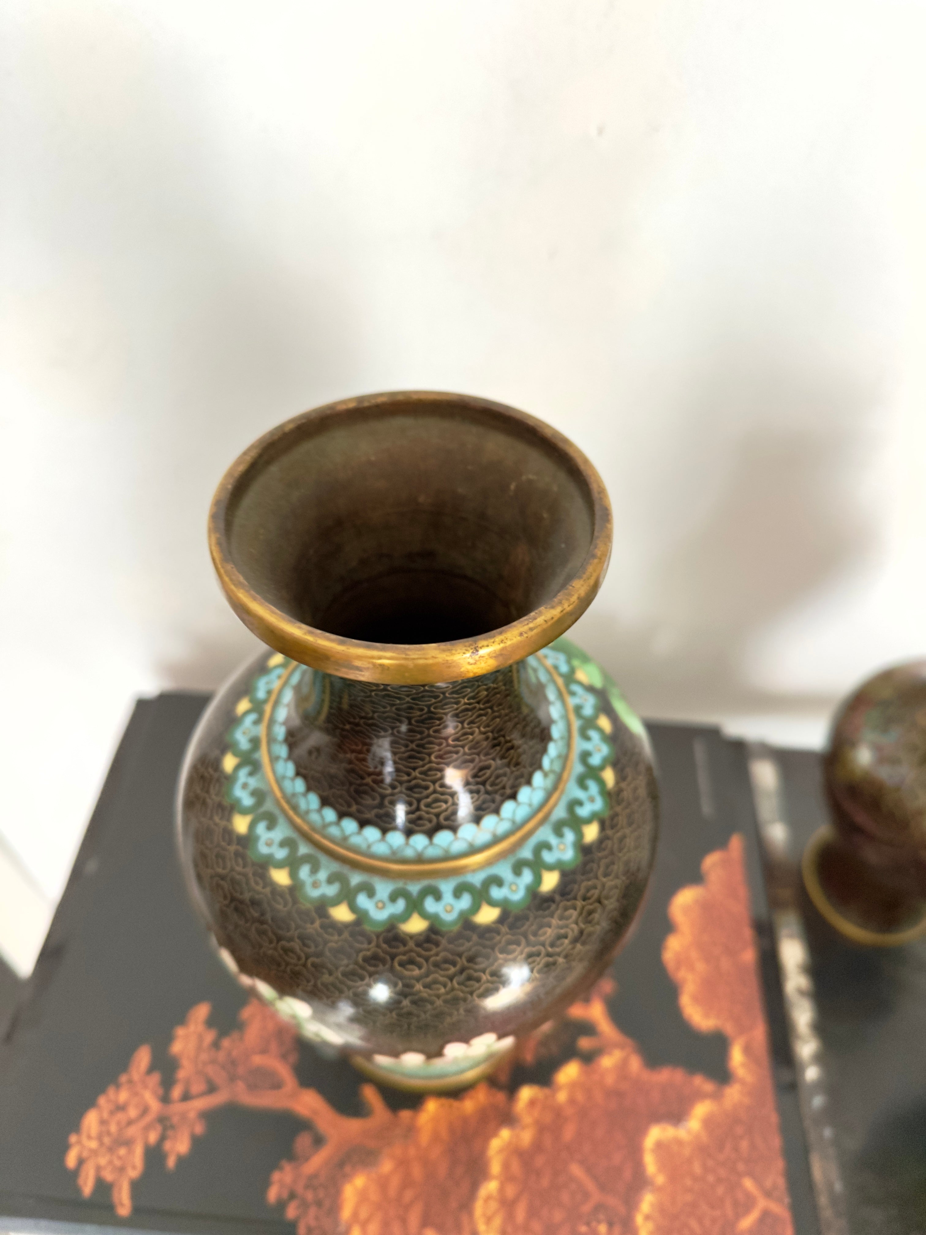 Jarra em metal cloisonné