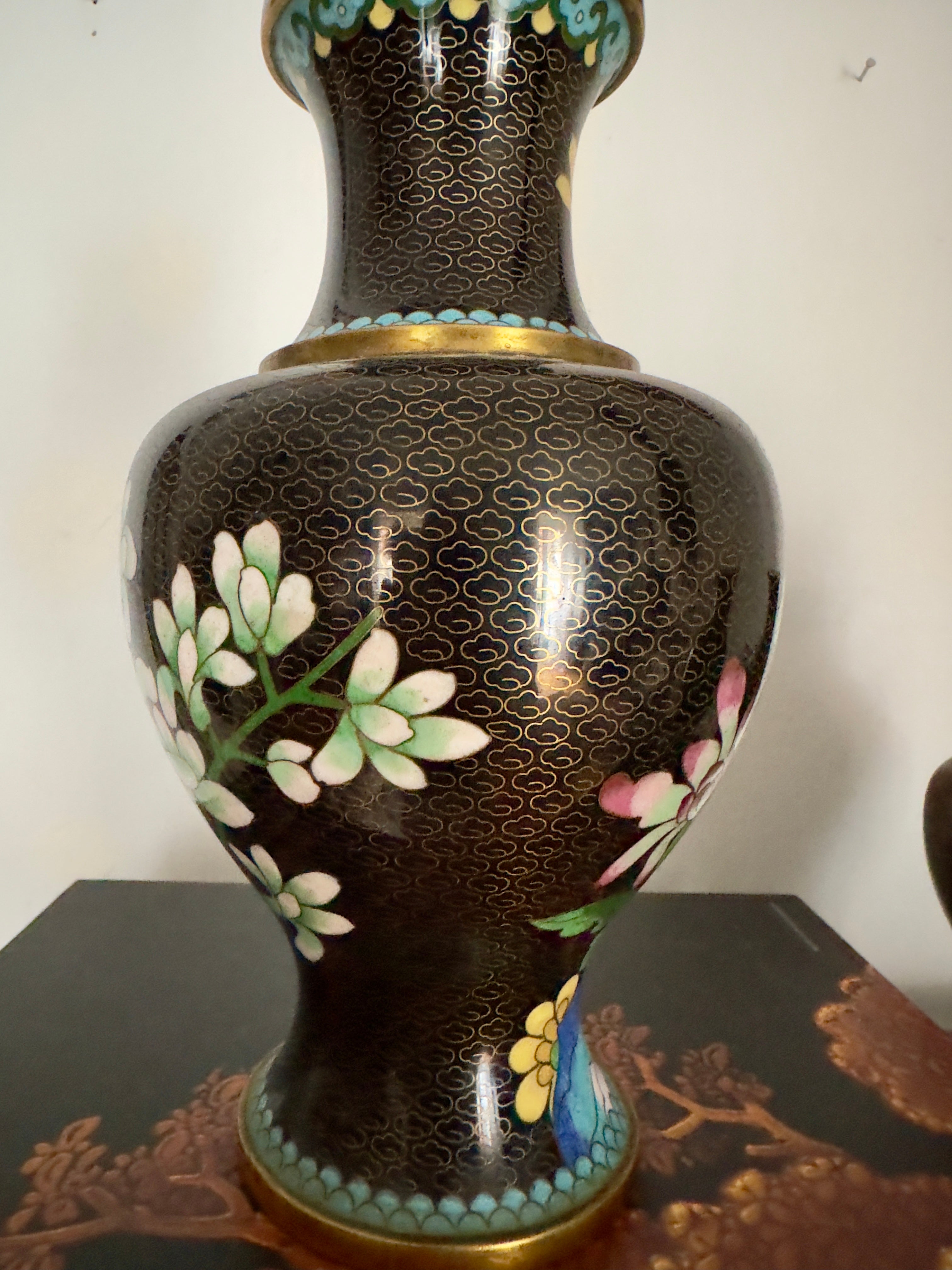 Jarra em metal cloisonné