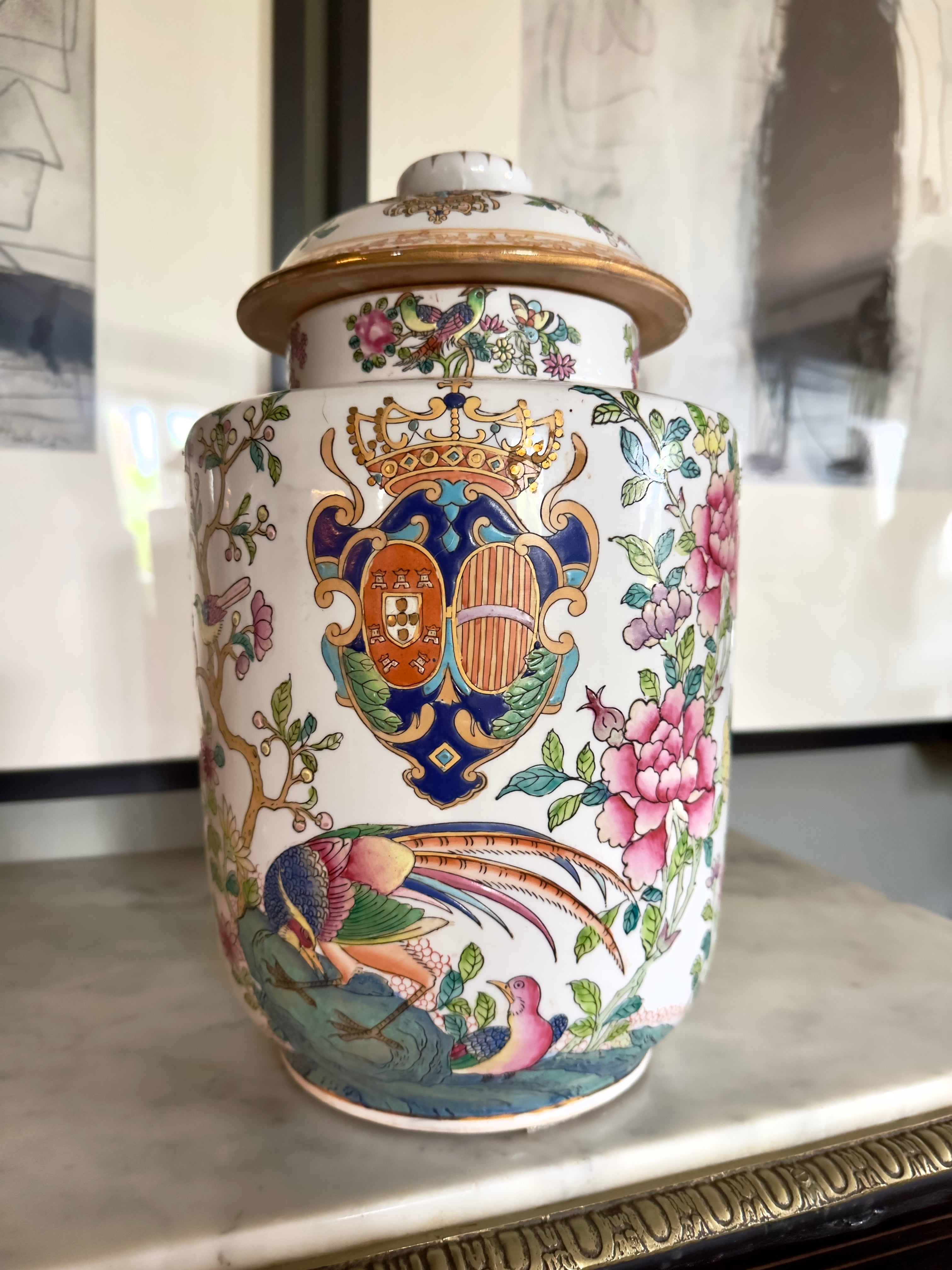 Porcelana / Pote chinês do Século XIX, segundo Reinado Qianlong com armas de Dom João V