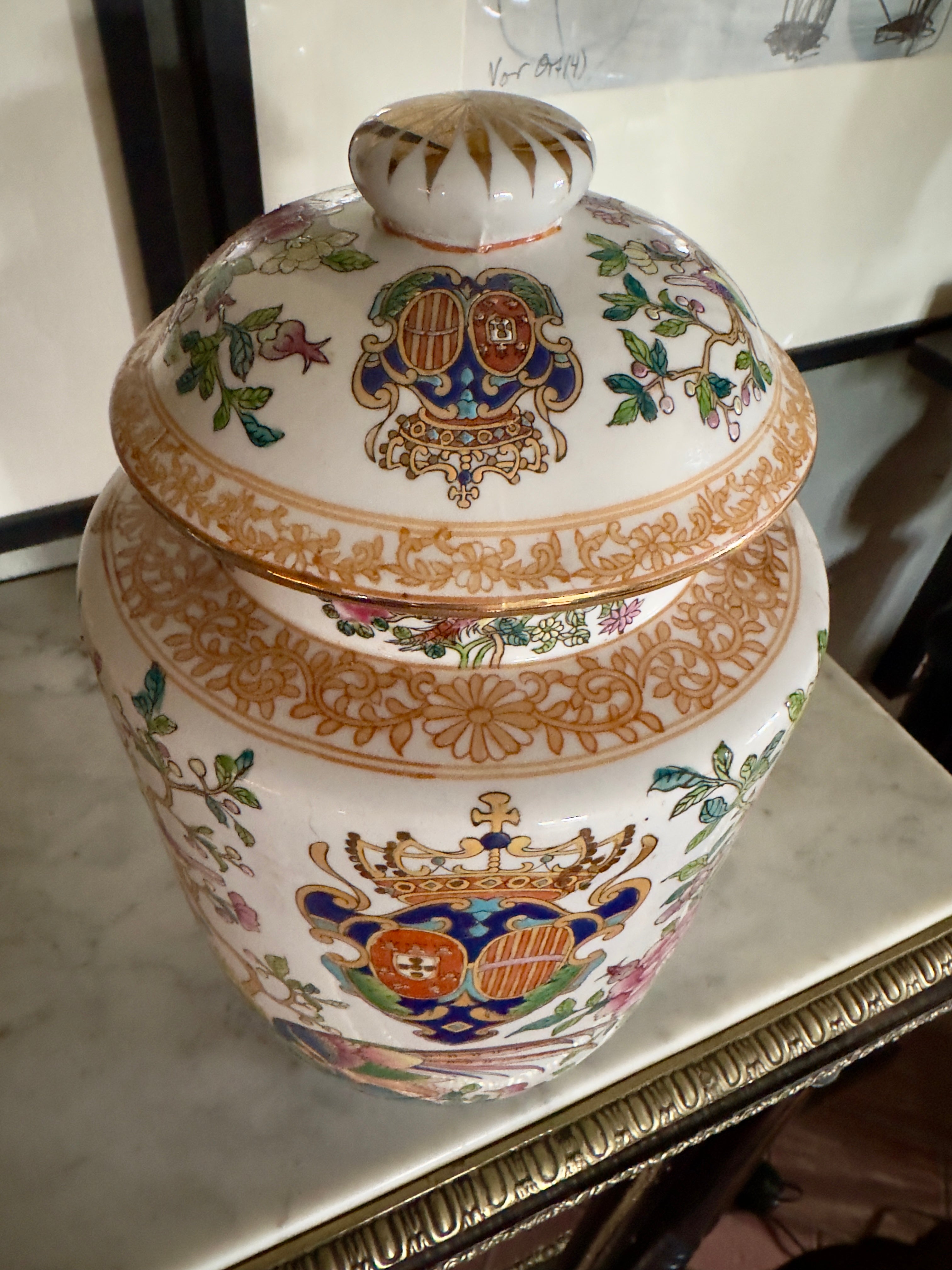 Porcelana / Pote chinês do Século XIX, segundo Reinado Qianlong com armas de Dom João V