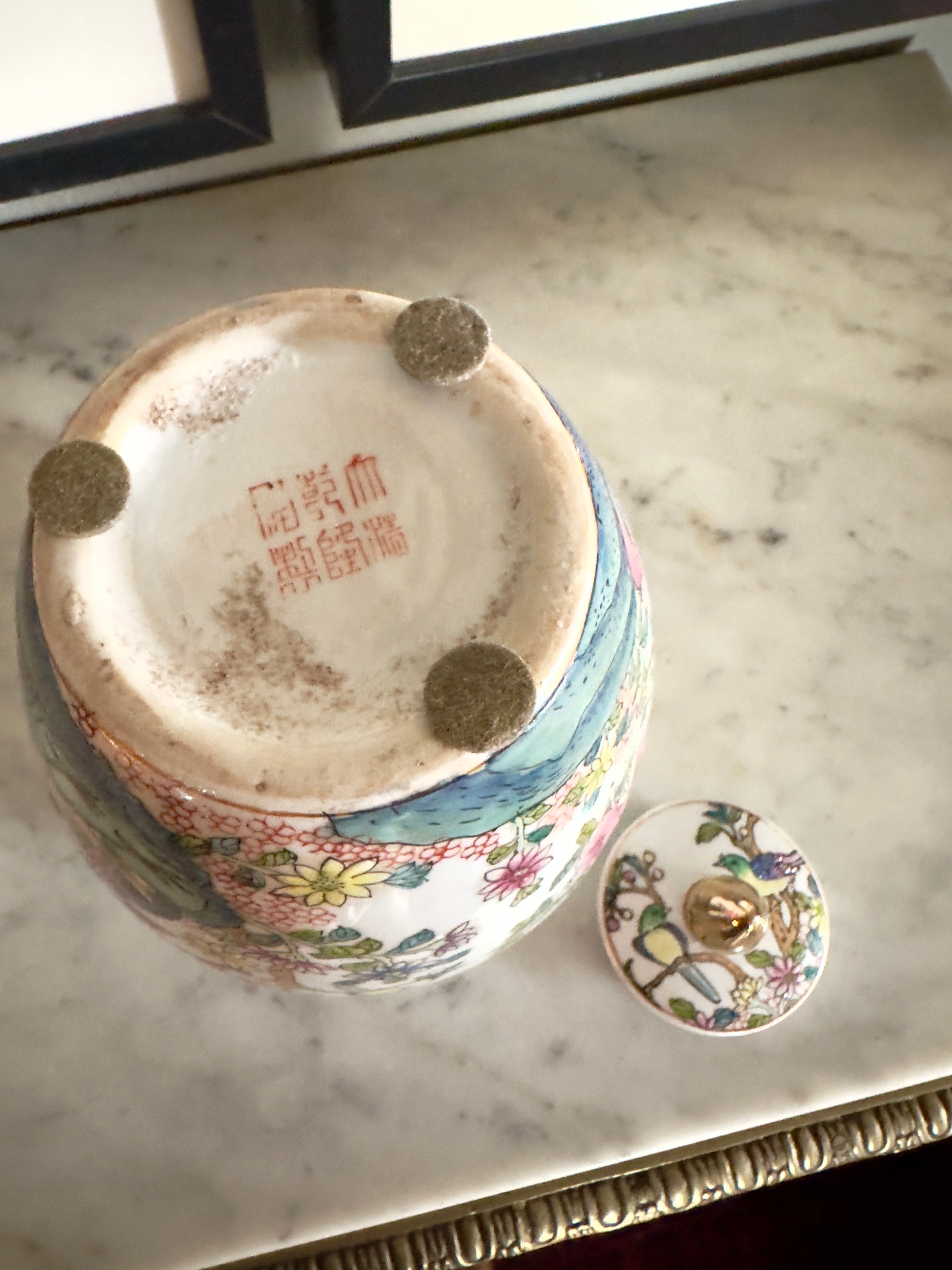 Porcelana / Pote chinês do Século XIX, segundo Reinado Qianlong com armas de Dom João V