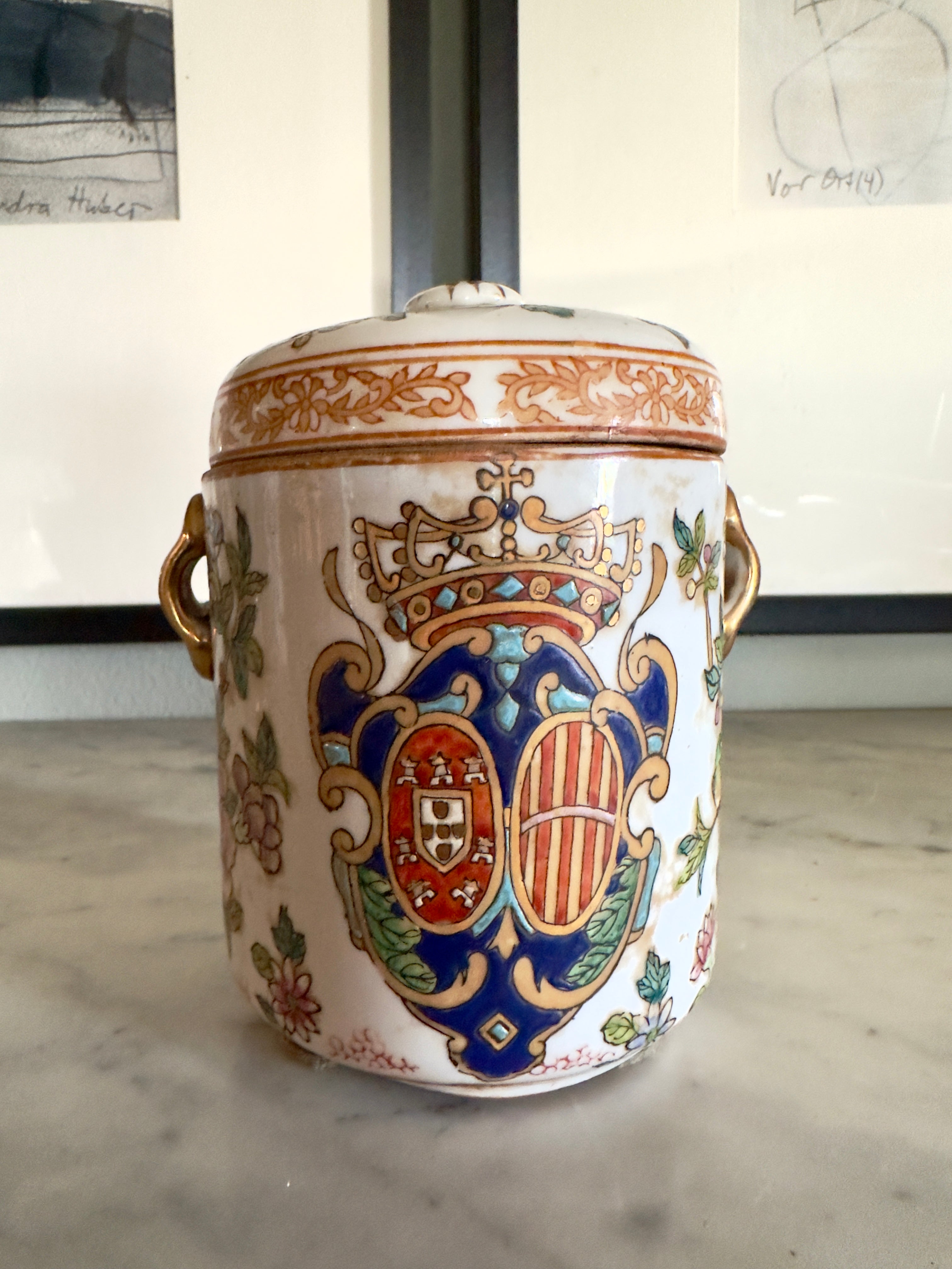 Porcelana / Caixa chinesa do Século XIX, segundo Reinado Qianlong com armas de Dom João V