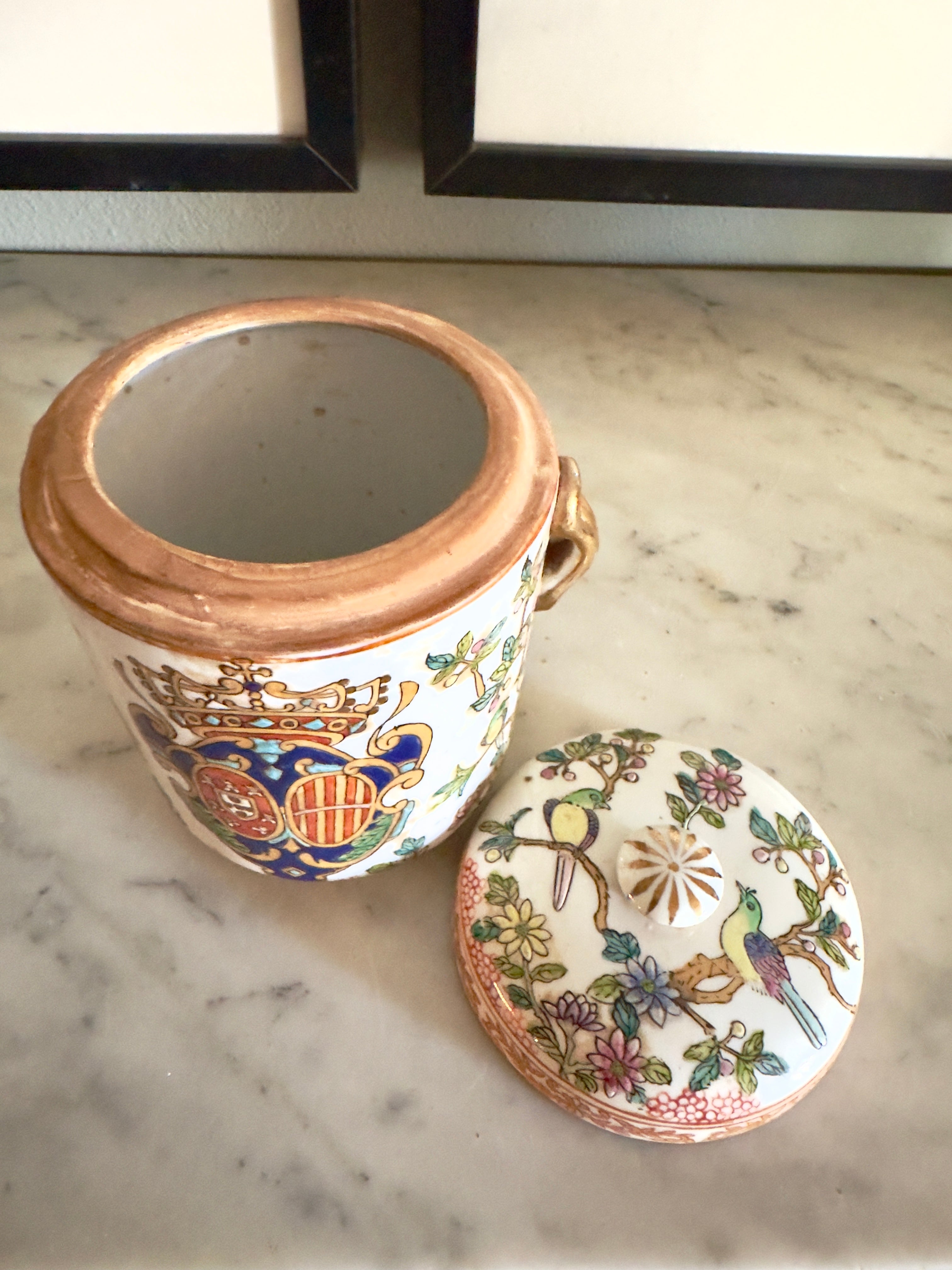 Porcelana / Caixa chinesa do Século XIX, segundo Reinado Qianlong com armas de Dom João V