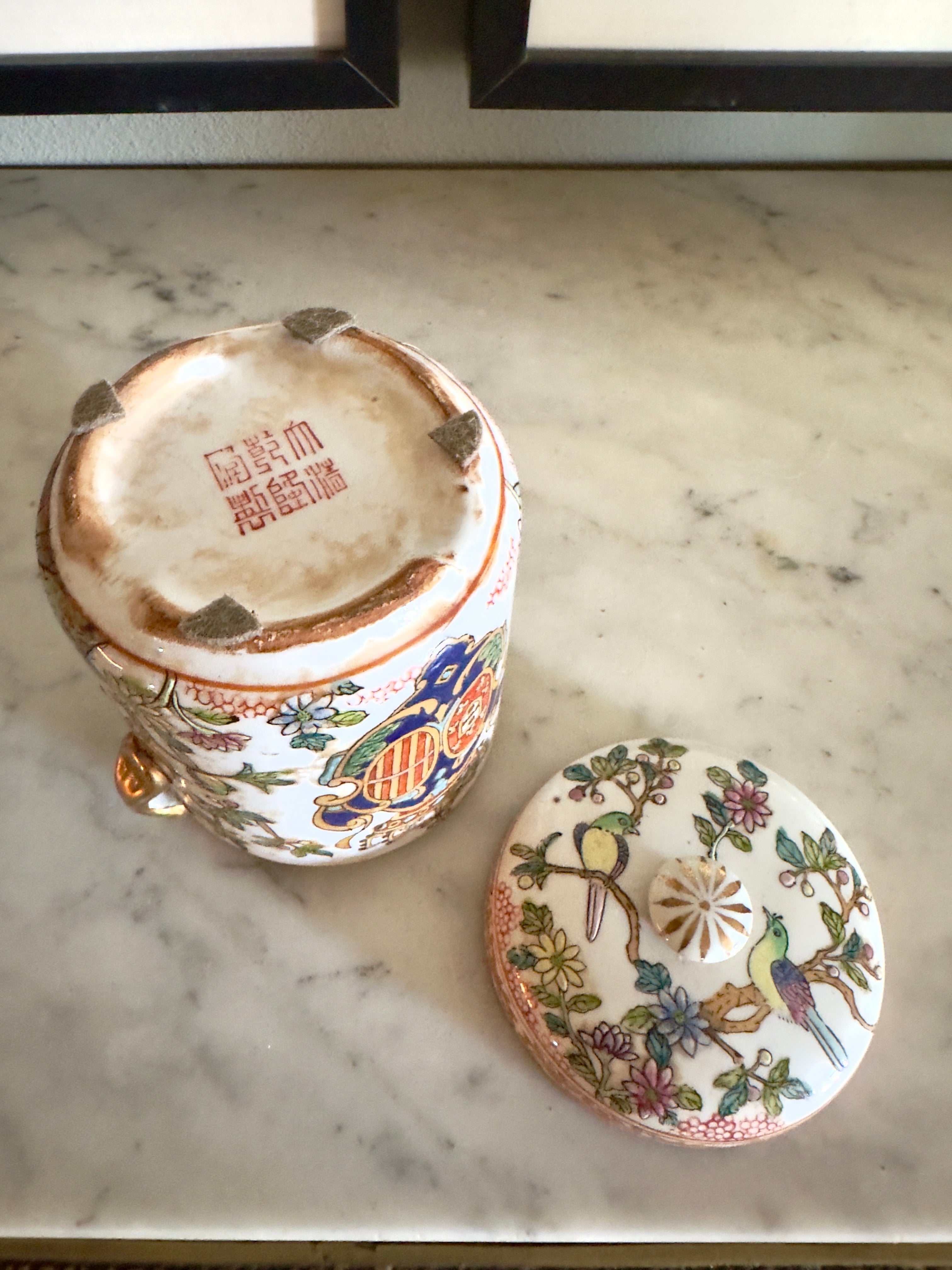 Porcelana / Caixa chinesa do Século XIX, segundo Reinado Qianlong com armas de Dom João V