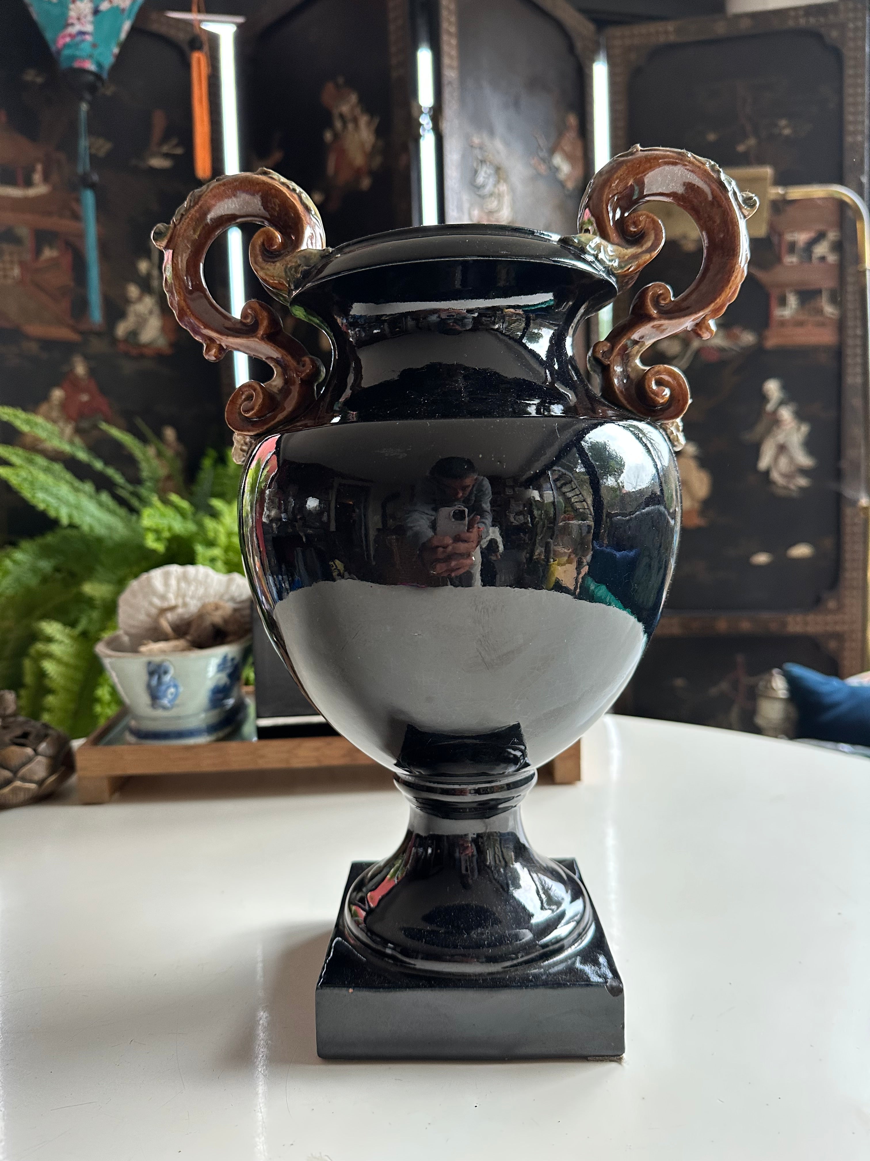 Cerâmica - Vaso / Jarra em faiança Bordallo Pinheiro, início Séc.XX