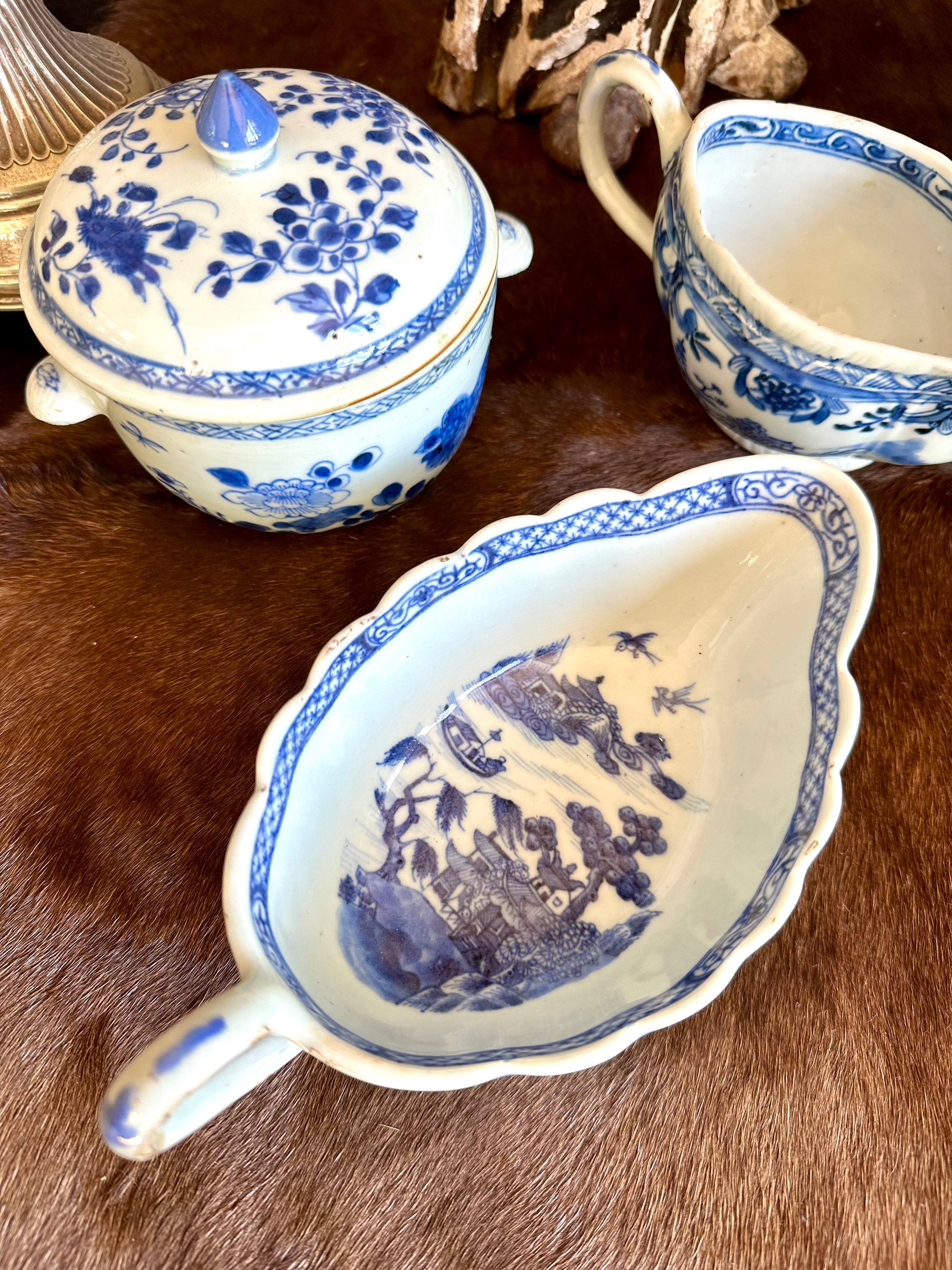 Porcelana China Século XVIII / Molheira