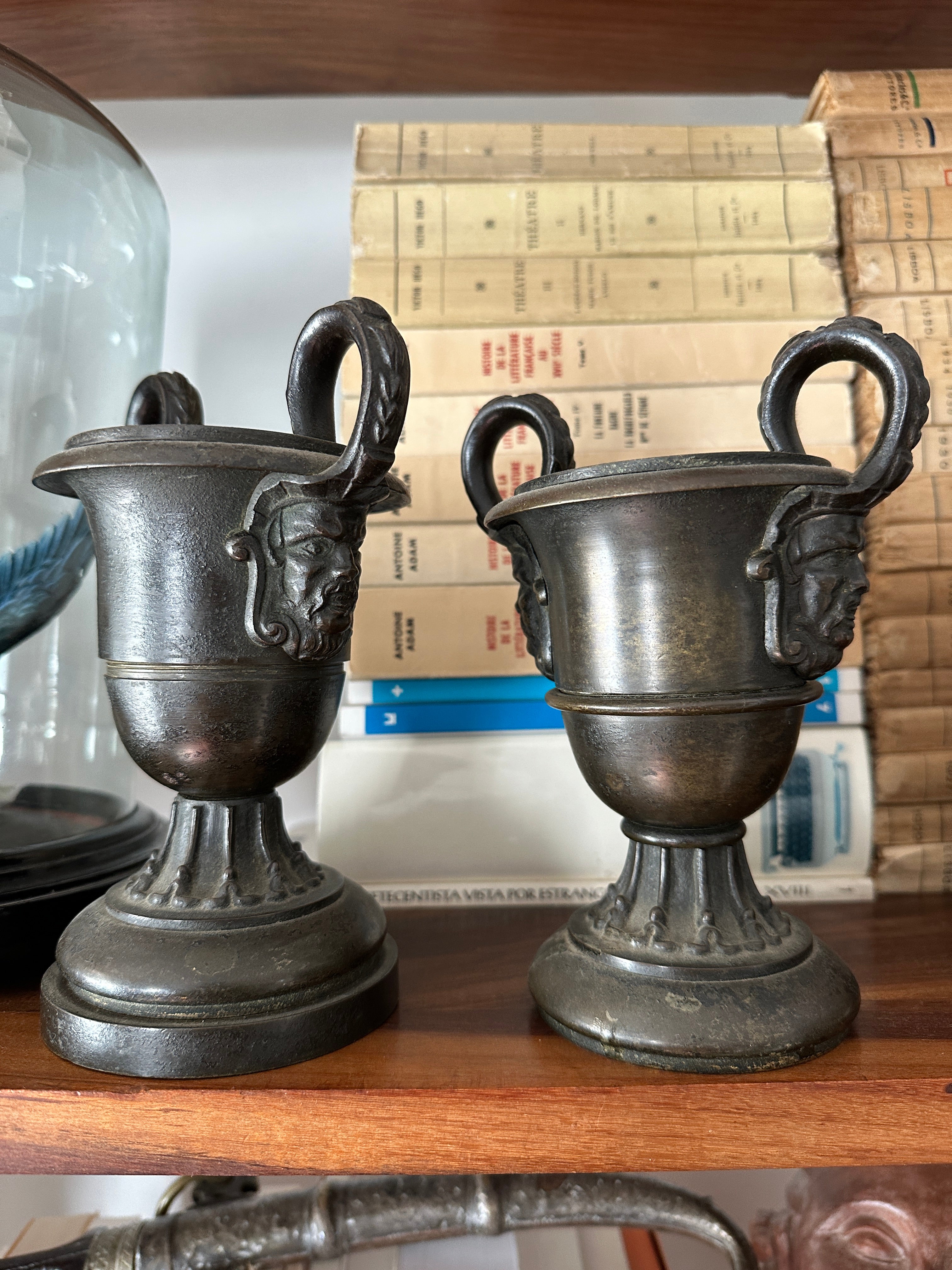 Bronzes / Par de vasos - Ânforas com mascarões / Século XIX