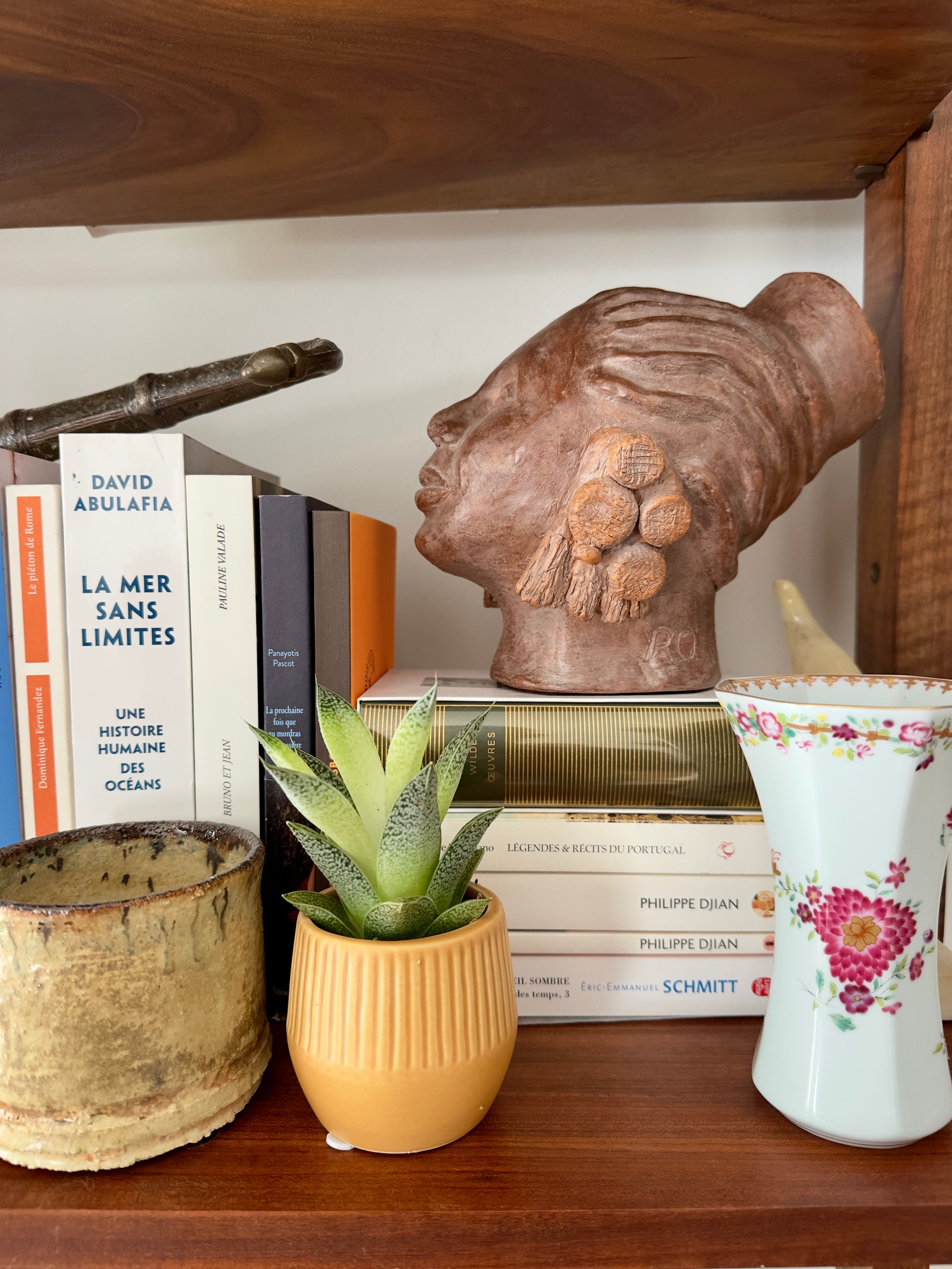 Busto feminino em terracota