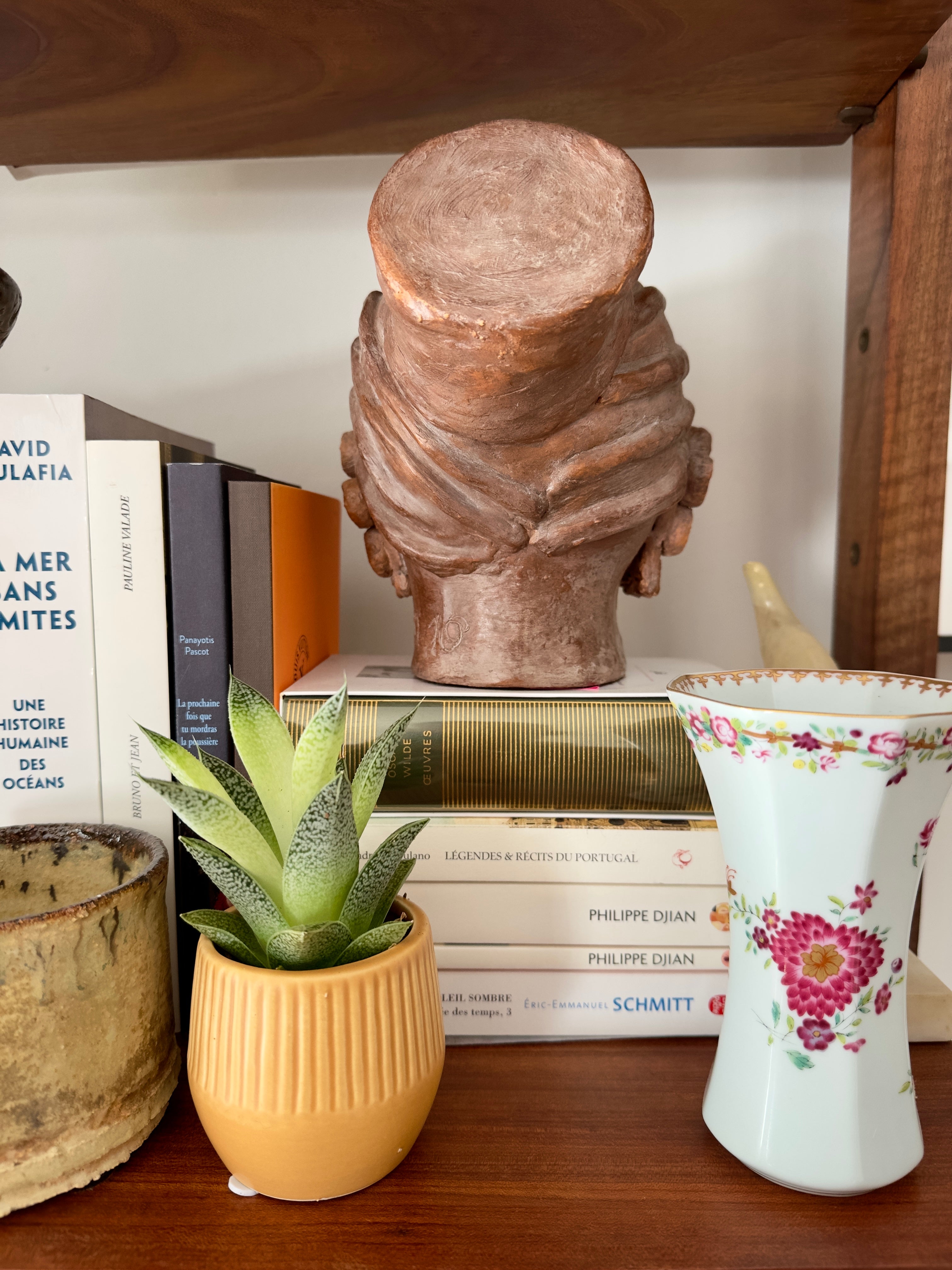 Busto feminino em terracota