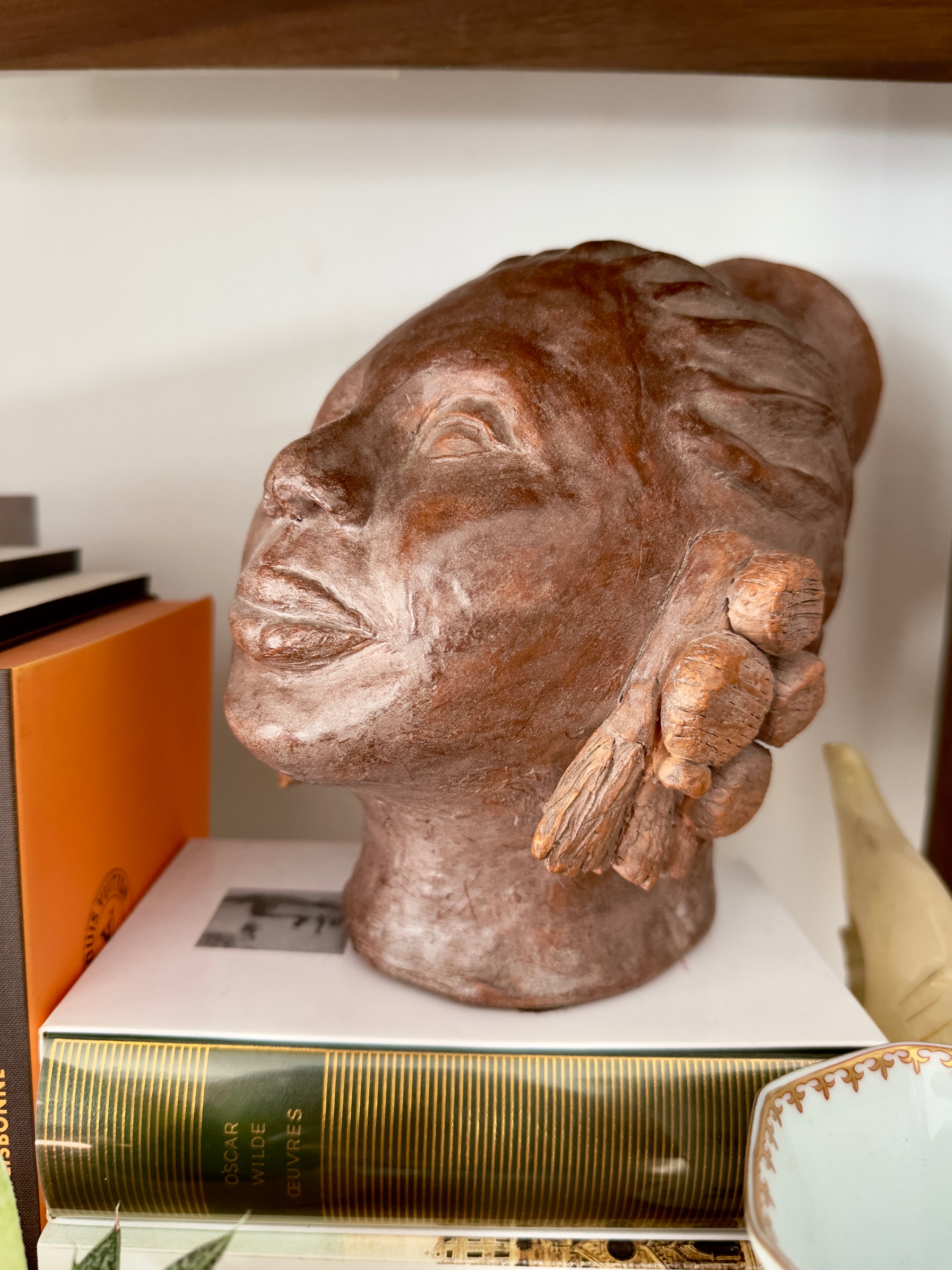 Busto feminino em terracota