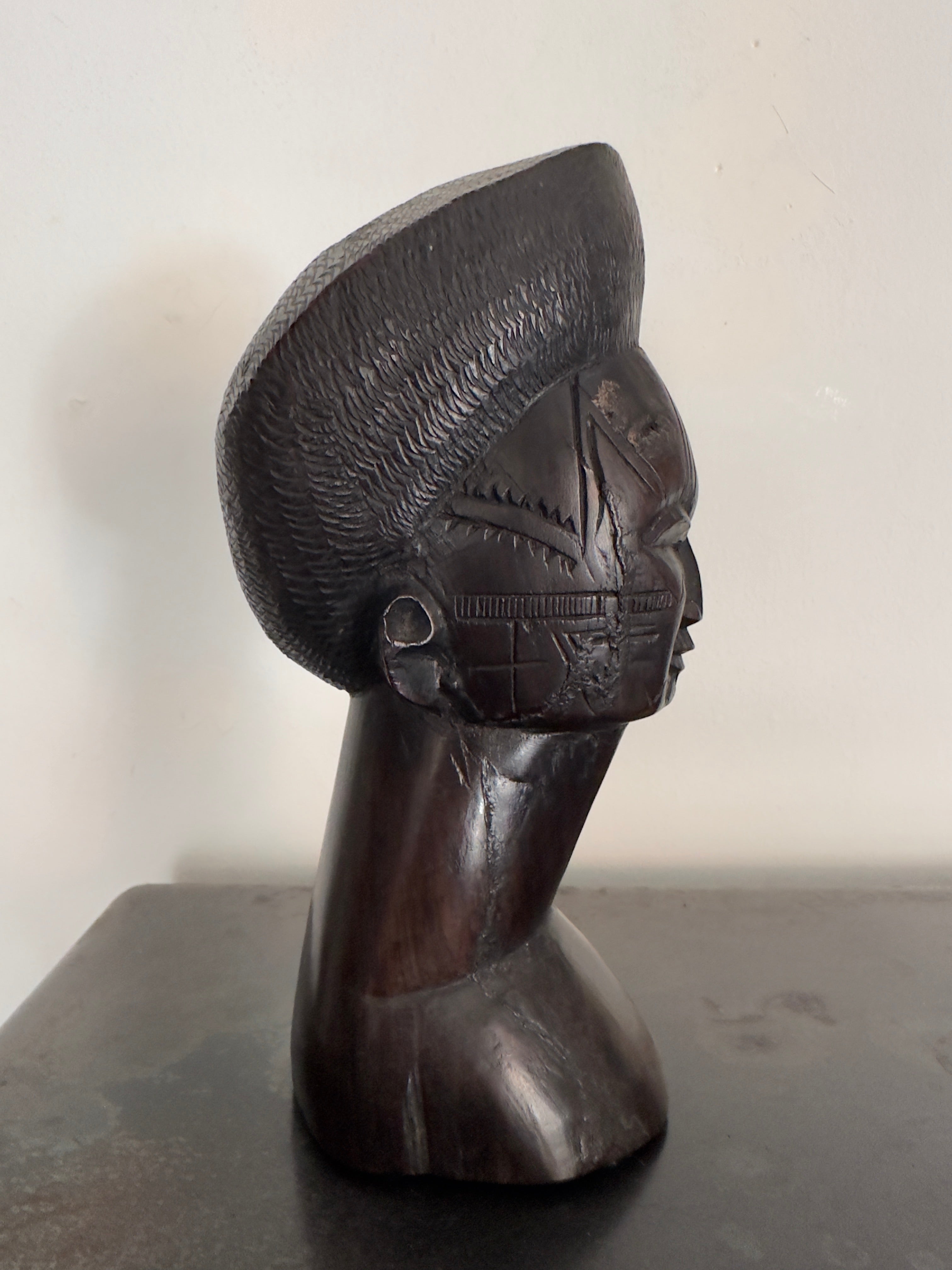 Busto / Escultura masculina africana Maconde