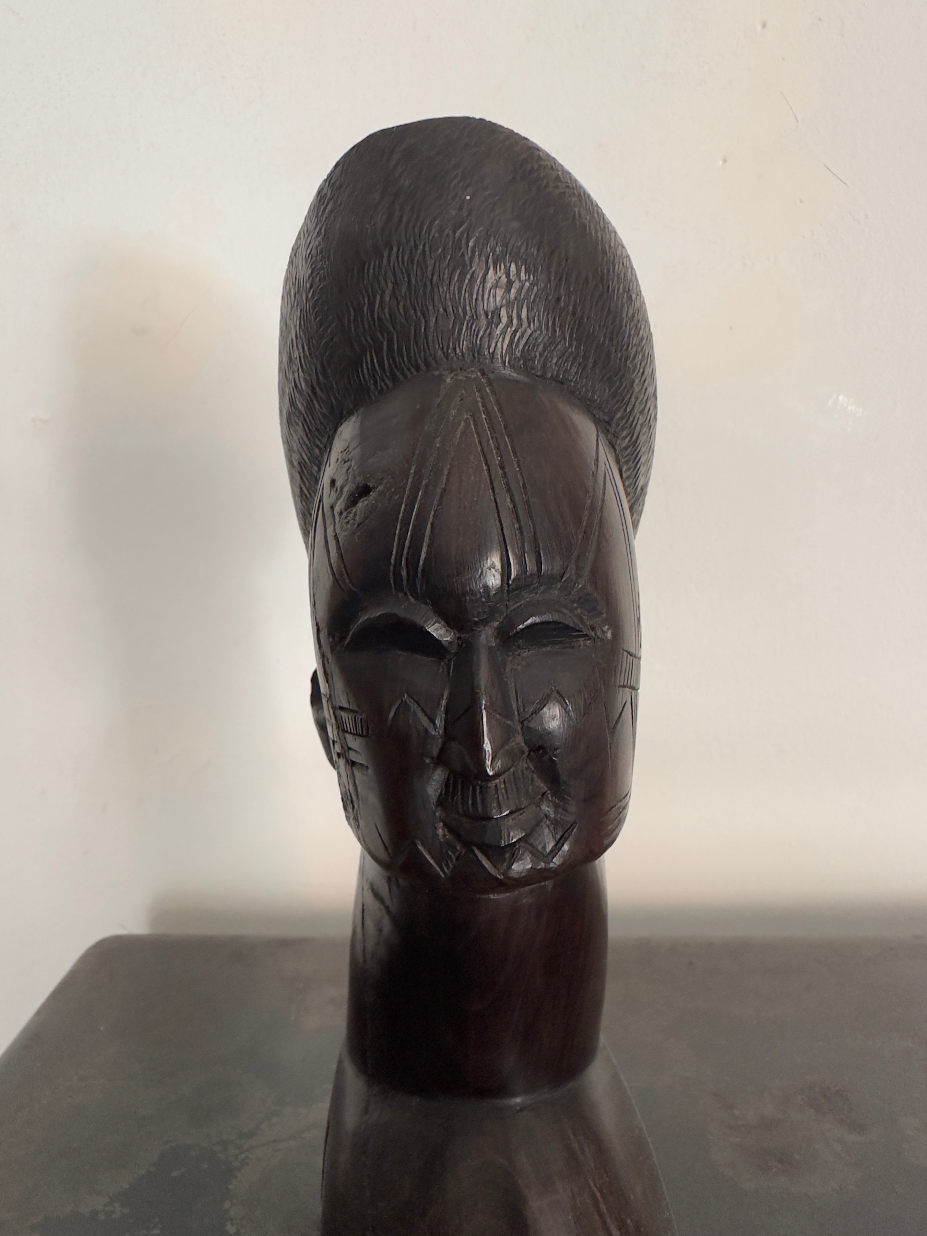 Busto / Escultura masculina africana Maconde