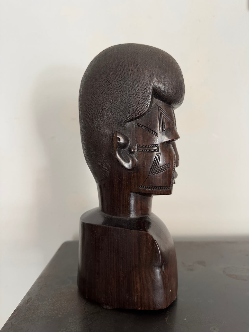 Busto / Escultura masculina africana Maconde