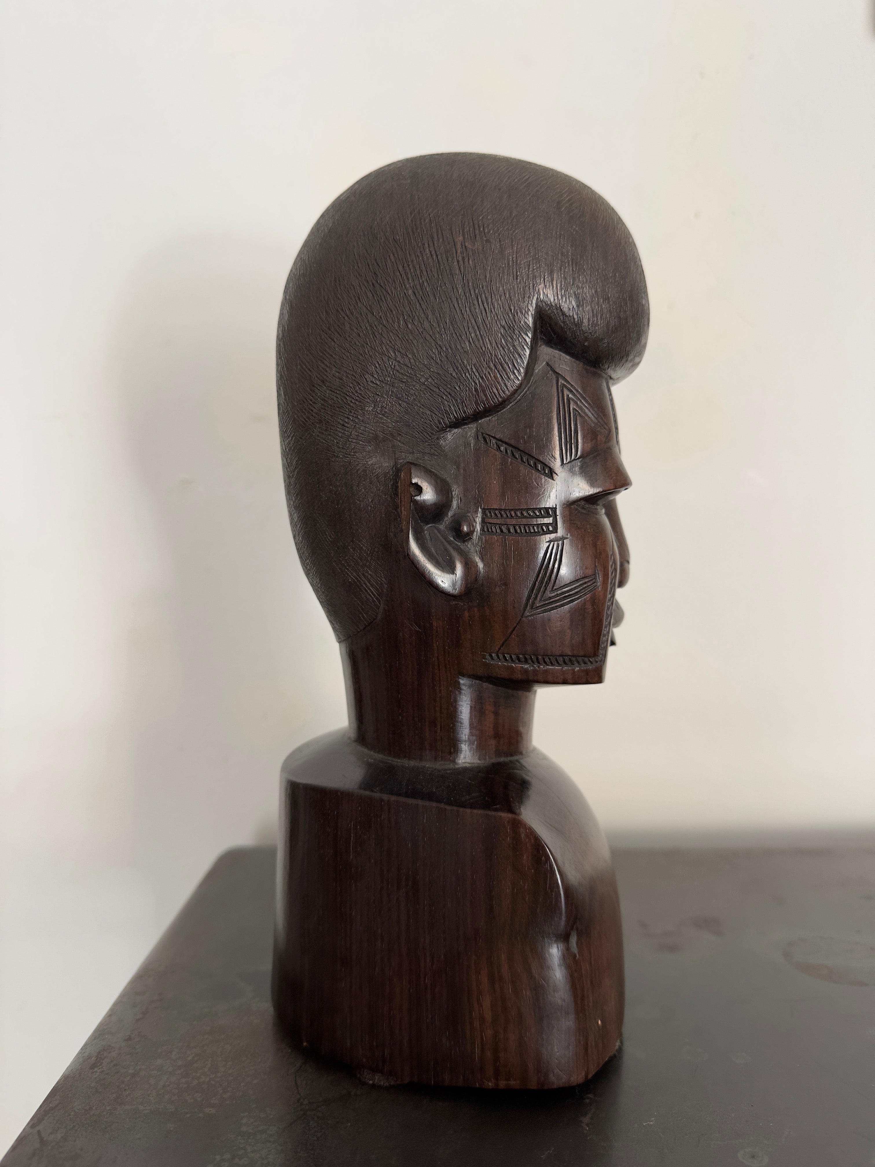 Busto / Escultura masculina africana Maconde