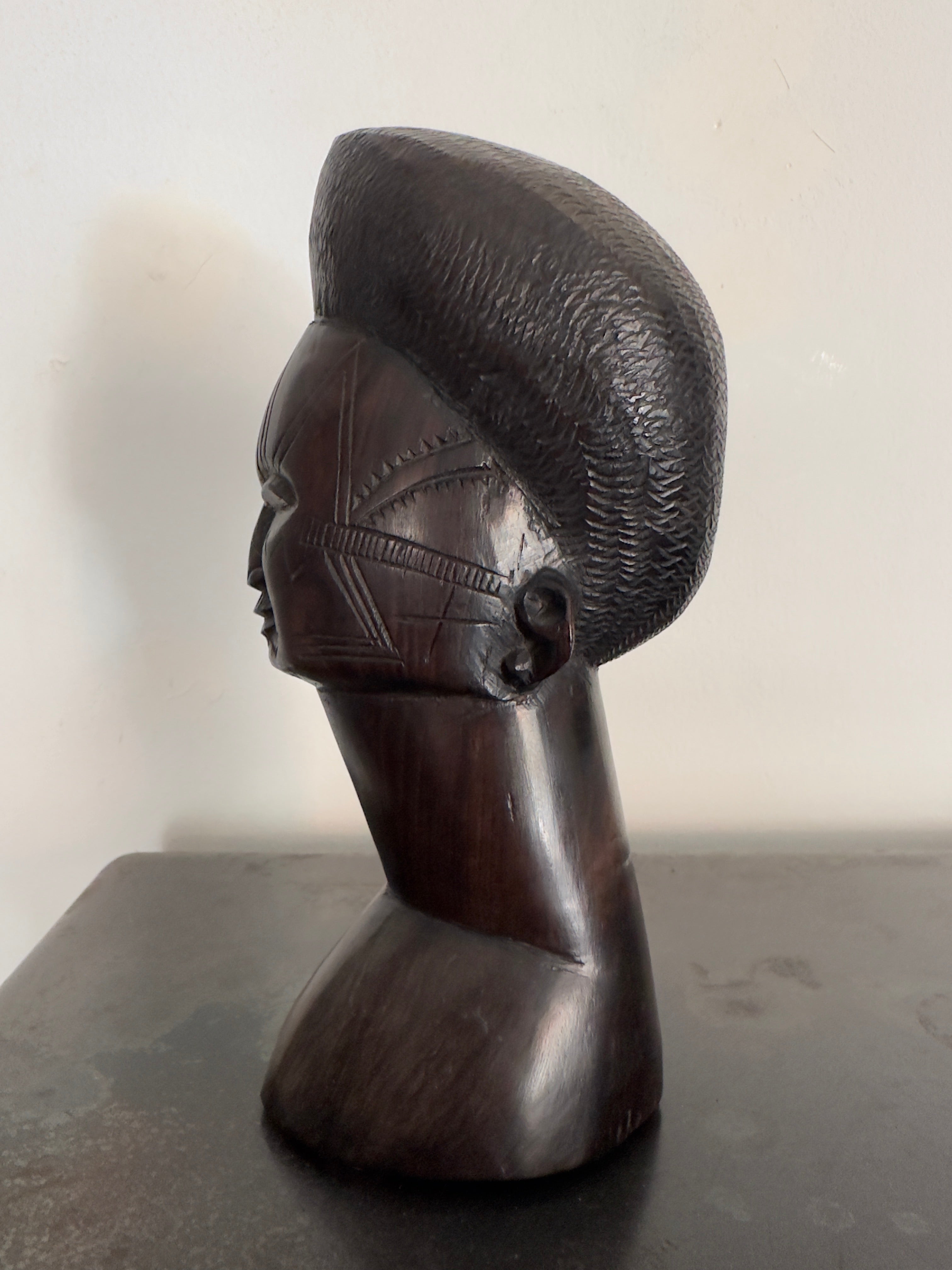 Busto / Escultura masculina africana Maconde