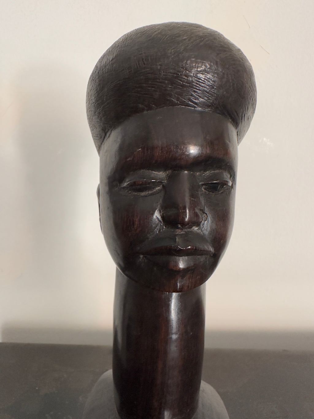 Busto / Escultura figura masculina africana Maconde