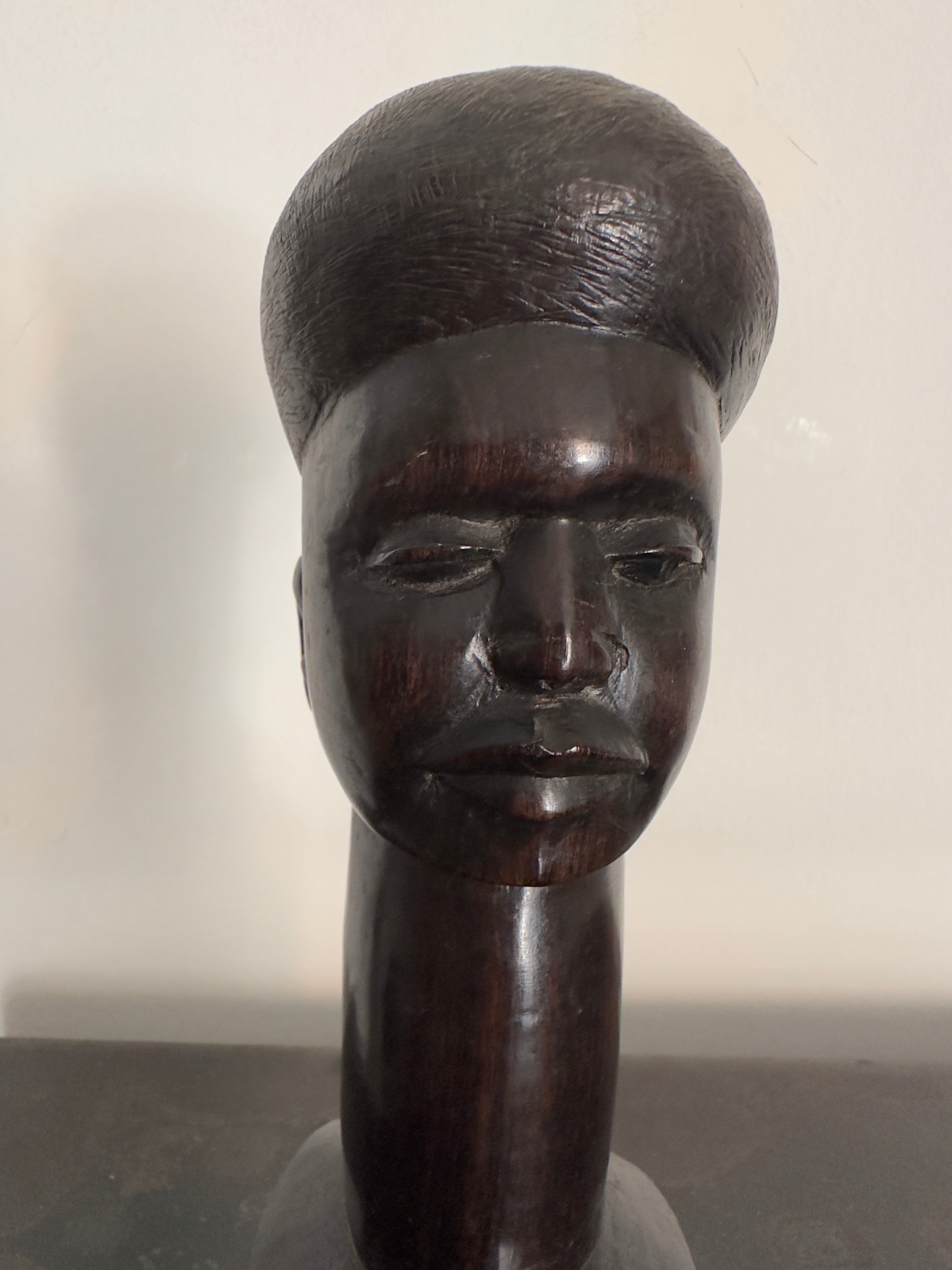 Busto / Escultura figura masculina africana Maconde