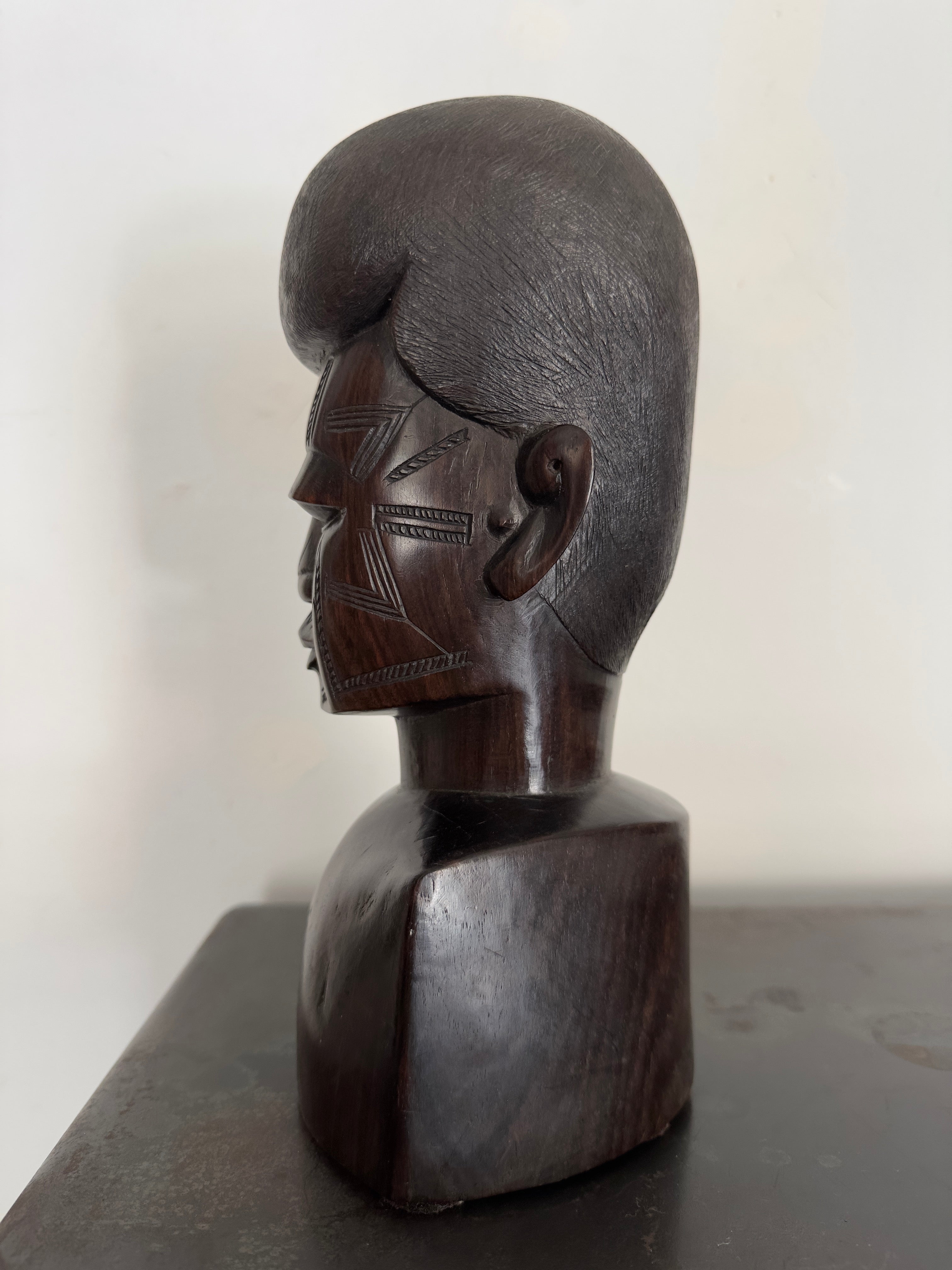 Busto / Escultura masculina africana Maconde