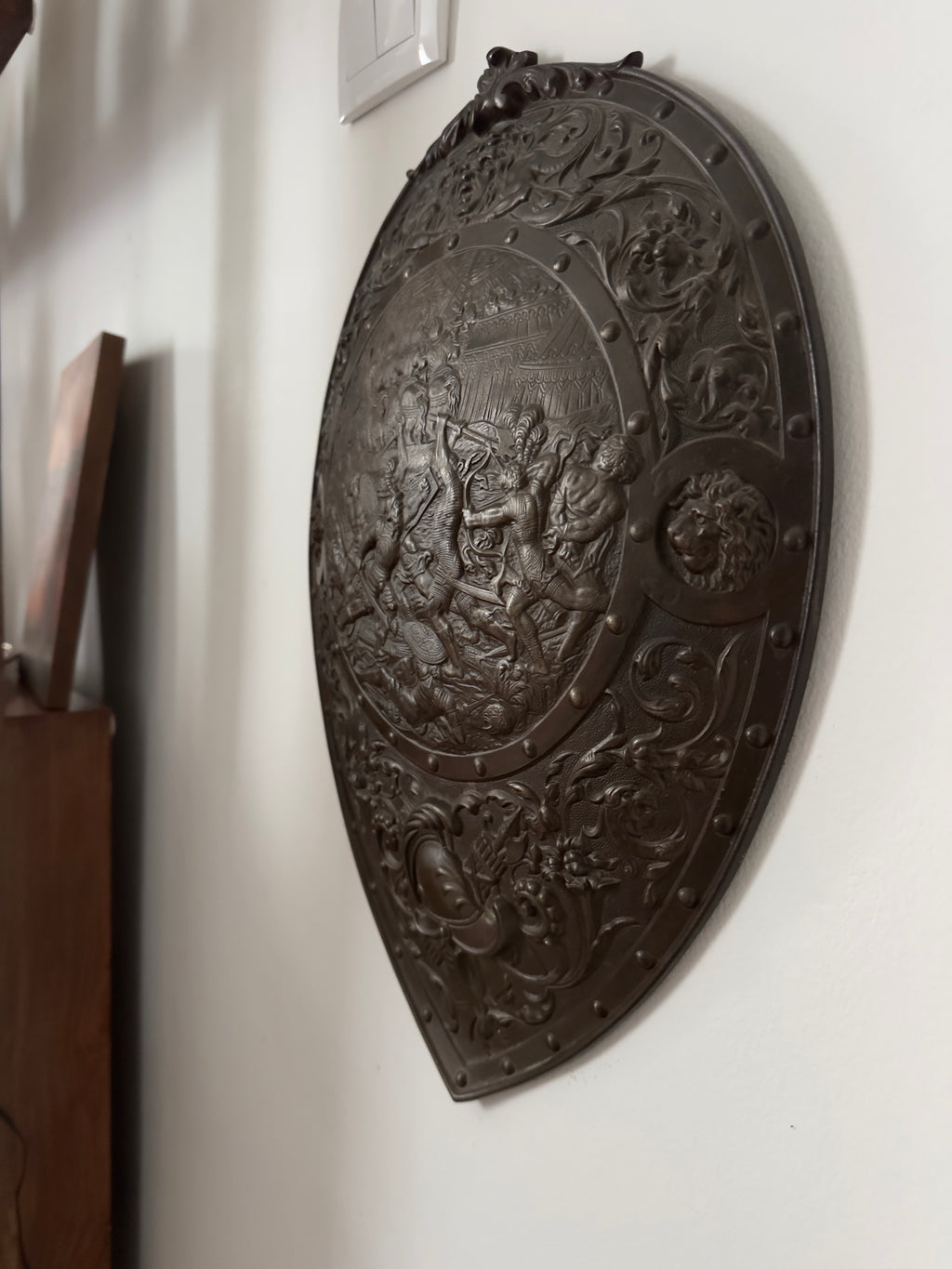 Placa efeito bronze, estilo renascentista